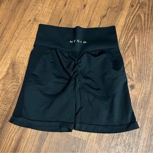NVGTN Seamless Scrunch Gym Shorts | Medium